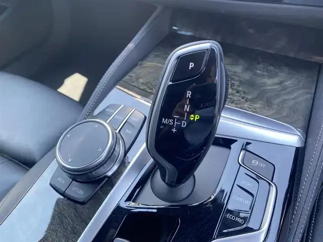 ＢＭＷ ５３０ｉ ツーリング Mスポーツ 福岡県 2020(令2)年 1.8万km アルピンホワイトⅢ ・1オーナー/・サンルーフ/・アクティブクルーズコントロール/・純正メモリーナビ/USB/Bluetooth/CD/DVD/・全方位カメラ/・黒革シート/シートヒーター/・社外前後ドライブレコーダー/・フルセグ/・ETC/・純正19AW/・プッシュスタート/・パーキングアシスト/・アイドリングストップ/・スマートキー/・電動リアゲート/・パワーシート/・レーンキープアシスト/・オートライト/・LEDライト/・パドルシフト