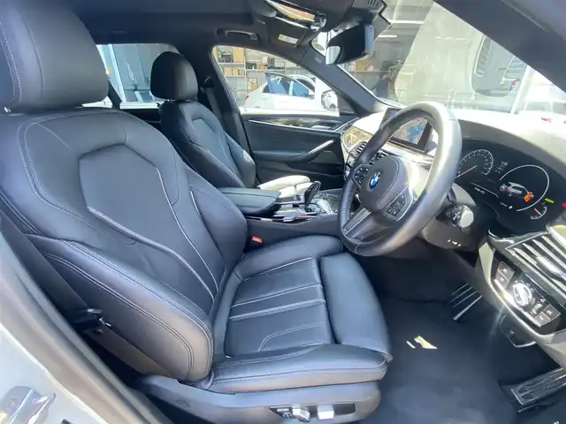 ＢＭＷ ５３０ｉ ツーリング Mスポーツ 福岡県 2020(令2)年 1.8万km アルピンホワイトⅢ ・1オーナー/・サンルーフ/・アクティブクルーズコントロール/・純正メモリーナビ/USB/Bluetooth/CD/DVD/・全方位カメラ/・黒革シート/シートヒーター/・社外前後ドライブレコーダー/・フルセグ/・ETC/・純正19AW/・プッシュスタート/・パーキングアシスト/・アイドリングストップ/・スマートキー/・電動リアゲート/・パワーシート/・レーンキープアシスト/・オートライト/・LEDライト/・パドルシフト