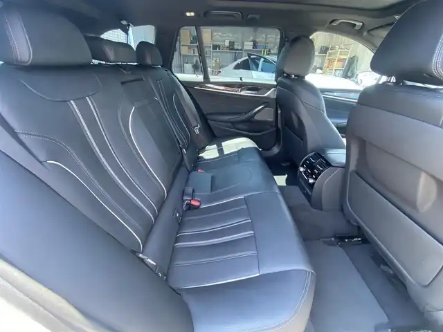 ＢＭＷ ５３０ｉ ツーリング Mスポーツ 福岡県 2020(令2)年 1.8万km アルピンホワイトⅢ ・1オーナー/・サンルーフ/・アクティブクルーズコントロール/・純正メモリーナビ/USB/Bluetooth/CD/DVD/・全方位カメラ/・黒革シート/シートヒーター/・社外前後ドライブレコーダー/・フルセグ/・ETC/・純正19AW/・プッシュスタート/・パーキングアシスト/・アイドリングストップ/・スマートキー/・電動リアゲート/・パワーシート/・レーンキープアシスト/・オートライト/・LEDライト/・パドルシフト