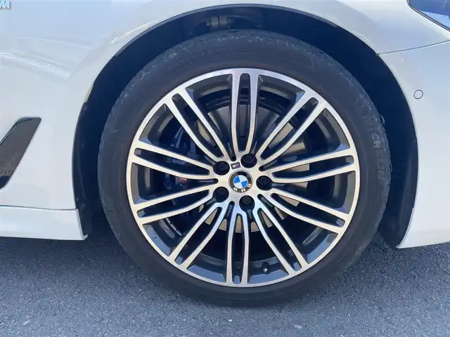 ＢＭＷ ５３０ｉ ツーリング Mスポーツ 福岡県 2020(令2)年 1.8万km アルピンホワイトⅢ ・1オーナー/・サンルーフ/・アクティブクルーズコントロール/・純正メモリーナビ/USB/Bluetooth/CD/DVD/・全方位カメラ/・黒革シート/シートヒーター/・社外前後ドライブレコーダー/・フルセグ/・ETC/・純正19AW/・プッシュスタート/・パーキングアシスト/・アイドリングストップ/・スマートキー/・電動リアゲート/・パワーシート/・レーンキープアシスト/・オートライト/・LEDライト/・パドルシフト