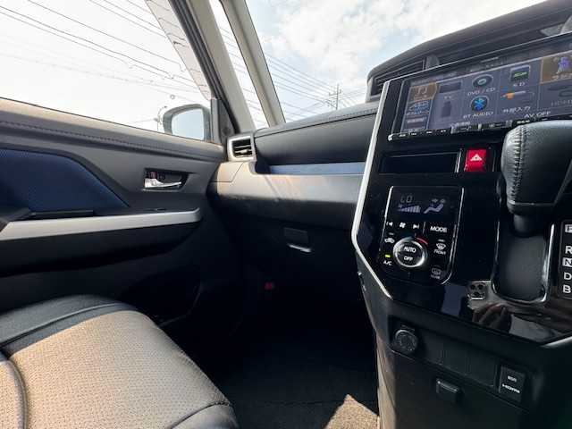 トヨタ ルーミー カスタムG－T 静岡県 2018(平30)年 5.1万km パールホワイトⅢ ●モデリスタフルエアロ/●9インチナビ/(フルセグ/CD/DVD/Bluetooth)/(ALPINE/W9Z)/●バックカメラ/●クルーズコントロール/●衝突被害軽減システム/●レーンキープアシスト/●前後コーナーセンサー/●LEDライト＆フォグランプ/●オートライト/●オートマチックハイビーム/●革巻きステアリング/●ステアリングスイッチ/●ETC/●前方ドライブレコーダー/●両側パワースライドドア/●電動格納ウィンカーミラー/●社外マフラー/●スモークフィルム/●合皮シートカバー/●社外フロアマット/●スマートキー/●プッシュスタート/●ドアバイザー/●社外15インチアルミホイール(STEINER)/●ダブルSRS＋ABS