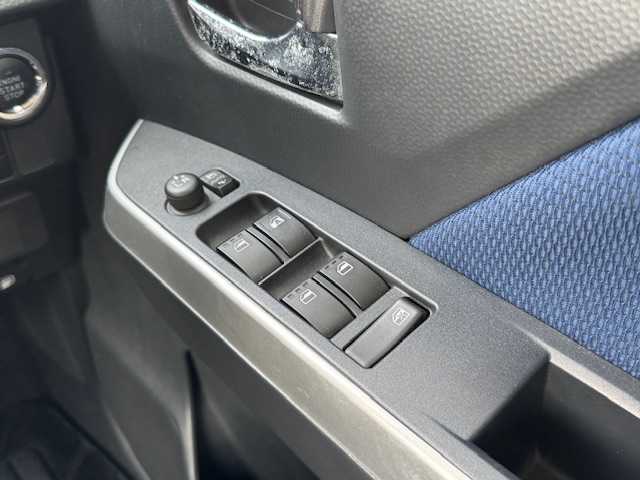 トヨタ ルーミー カスタムG－T 静岡県 2018(平30)年 5.1万km パールホワイトⅢ ●モデリスタフルエアロ/●9インチナビ/(フルセグ/CD/DVD/Bluetooth)/(ALPINE/W9Z)/●バックカメラ/●クルーズコントロール/●衝突被害軽減システム/●レーンキープアシスト/●前後コーナーセンサー/●LEDライト＆フォグランプ/●オートライト/●オートマチックハイビーム/●革巻きステアリング/●ステアリングスイッチ/●ETC/●前方ドライブレコーダー/●両側パワースライドドア/●電動格納ウィンカーミラー/●社外マフラー/●スモークフィルム/●合皮シートカバー/●社外フロアマット/●スマートキー/●プッシュスタート/●ドアバイザー/●社外15インチアルミホイール(STEINER)/●ダブルSRS＋ABS
