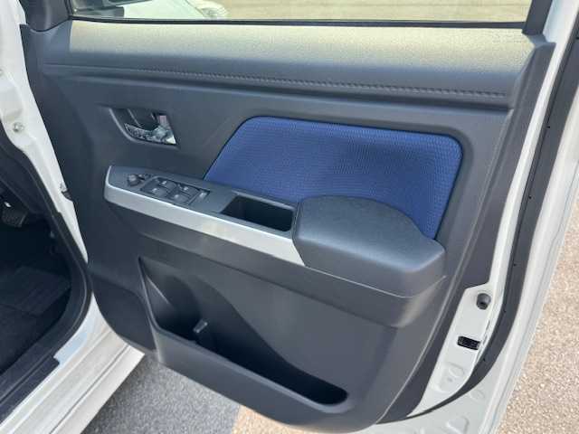 トヨタ ルーミー カスタムG－T 静岡県 2018(平30)年 5.1万km パールホワイトⅢ ●モデリスタフルエアロ/●9インチナビ/(フルセグ/CD/DVD/Bluetooth)/(ALPINE/W9Z)/●バックカメラ/●クルーズコントロール/●衝突被害軽減システム/●レーンキープアシスト/●前後コーナーセンサー/●LEDライト＆フォグランプ/●オートライト/●オートマチックハイビーム/●革巻きステアリング/●ステアリングスイッチ/●ETC/●前方ドライブレコーダー/●両側パワースライドドア/●電動格納ウィンカーミラー/●社外マフラー/●スモークフィルム/●合皮シートカバー/●社外フロアマット/●スマートキー/●プッシュスタート/●ドアバイザー/●社外15インチアルミホイール(STEINER)/●ダブルSRS＋ABS