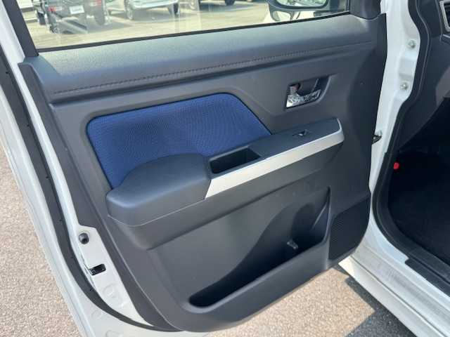 トヨタ ルーミー カスタムG－T 静岡県 2018(平30)年 5.1万km パールホワイトⅢ ●モデリスタフルエアロ/●9インチナビ/(フルセグ/CD/DVD/Bluetooth)/(ALPINE/W9Z)/●バックカメラ/●クルーズコントロール/●衝突被害軽減システム/●レーンキープアシスト/●前後コーナーセンサー/●LEDライト＆フォグランプ/●オートライト/●オートマチックハイビーム/●革巻きステアリング/●ステアリングスイッチ/●ETC/●前方ドライブレコーダー/●両側パワースライドドア/●電動格納ウィンカーミラー/●社外マフラー/●スモークフィルム/●合皮シートカバー/●社外フロアマット/●スマートキー/●プッシュスタート/●ドアバイザー/●社外15インチアルミホイール(STEINER)/●ダブルSRS＋ABS