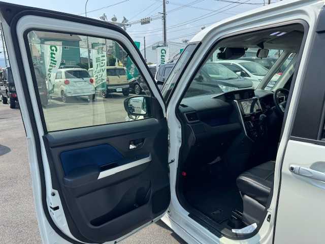 トヨタ ルーミー カスタムG－T 静岡県 2018(平30)年 5.1万km パールホワイトⅢ ●モデリスタフルエアロ/●9インチナビ/(フルセグ/CD/DVD/Bluetooth)/(ALPINE/W9Z)/●バックカメラ/●クルーズコントロール/●衝突被害軽減システム/●レーンキープアシスト/●前後コーナーセンサー/●LEDライト＆フォグランプ/●オートライト/●オートマチックハイビーム/●革巻きステアリング/●ステアリングスイッチ/●ETC/●前方ドライブレコーダー/●両側パワースライドドア/●電動格納ウィンカーミラー/●社外マフラー/●スモークフィルム/●合皮シートカバー/●社外フロアマット/●スマートキー/●プッシュスタート/●ドアバイザー/●社外15インチアルミホイール(STEINER)/●ダブルSRS＋ABS