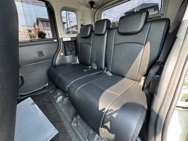 トヨタ ルーミー カスタムG－T 静岡県 2018(平30)年 5.1万km パールホワイトⅢ ●モデリスタフルエアロ/●9インチナビ/(フルセグ/CD/DVD/Bluetooth)/(ALPINE/W9Z)/●バックカメラ/●クルーズコントロール/●衝突被害軽減システム/●レーンキープアシスト/●前後コーナーセンサー/●LEDライト＆フォグランプ/●オートライト/●オートマチックハイビーム/●革巻きステアリング/●ステアリングスイッチ/●ETC/●前方ドライブレコーダー/●両側パワースライドドア/●電動格納ウィンカーミラー/●社外マフラー/●スモークフィルム/●合皮シートカバー/●社外フロアマット/●スマートキー/●プッシュスタート/●ドアバイザー/●社外15インチアルミホイール(STEINER)/●ダブルSRS＋ABS