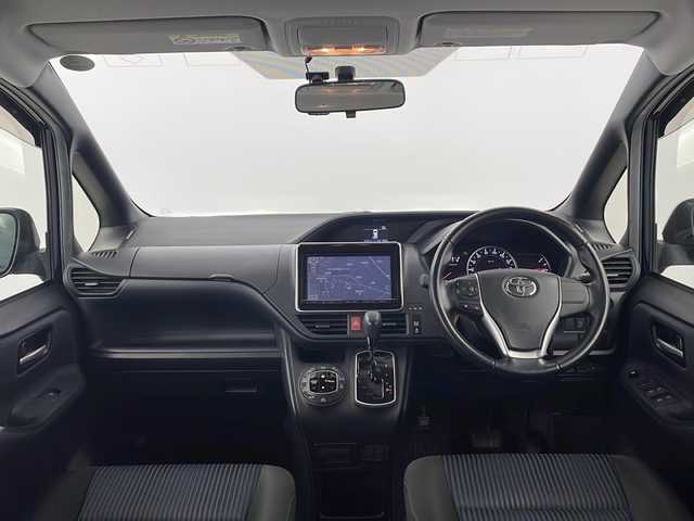 トヨタ ヴォクシー ZS 愛知県 2015(平27)年 5.3万km ブラッキッシュアゲハガラスフレーク /禁煙車//ワンオーナー車//純正ナビ//フルセグTV//バックカメラ//ビルトインETC//社外前方ドライブレコーダー//LEDヘッドライト//オートライト//左側パワースライドドア//後席サンシェード//純正16インチアルミホイール//純正フロアマット//純正ドアバイザー//革巻きステアリング//ステアリングスイッチ//プッシュスタート//電動格納ミラーウィンカー//アイドリングストップ//新車保証書・取扱説明書//スペアキー