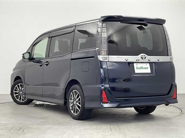 トヨタ ヴォクシー ZS 愛知県 2015(平27)年 5.3万km ブラッキッシュアゲハガラスフレーク /禁煙車//ワンオーナー車//純正ナビ//フルセグTV//バックカメラ//ビルトインETC//社外前方ドライブレコーダー//LEDヘッドライト//オートライト//左側パワースライドドア//後席サンシェード//純正16インチアルミホイール//純正フロアマット//純正ドアバイザー//革巻きステアリング//ステアリングスイッチ//プッシュスタート//電動格納ミラーウィンカー//アイドリングストップ//新車保証書・取扱説明書//スペアキー