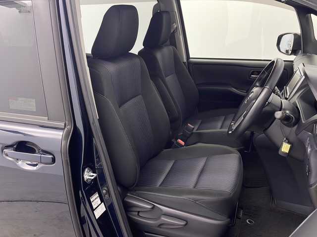 トヨタ ヴォクシー ZS 愛知県 2015(平27)年 5.3万km ブラッキッシュアゲハガラスフレーク /禁煙車//ワンオーナー車//純正ナビ//フルセグTV//バックカメラ//ビルトインETC//社外前方ドライブレコーダー//LEDヘッドライト//オートライト//左側パワースライドドア//後席サンシェード//純正16インチアルミホイール//純正フロアマット//純正ドアバイザー//革巻きステアリング//ステアリングスイッチ//プッシュスタート//電動格納ミラーウィンカー//アイドリングストップ//新車保証書・取扱説明書//スペアキー