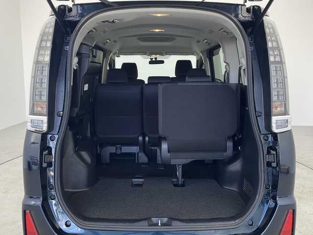 トヨタ ヴォクシー ZS 愛知県 2015(平27)年 5.3万km ブラッキッシュアゲハガラスフレーク /禁煙車//ワンオーナー車//純正ナビ//フルセグTV//バックカメラ//ビルトインETC//社外前方ドライブレコーダー//LEDヘッドライト//オートライト//左側パワースライドドア//後席サンシェード//純正16インチアルミホイール//純正フロアマット//純正ドアバイザー//革巻きステアリング//ステアリングスイッチ//プッシュスタート//電動格納ミラーウィンカー//アイドリングストップ//新車保証書・取扱説明書//スペアキー
