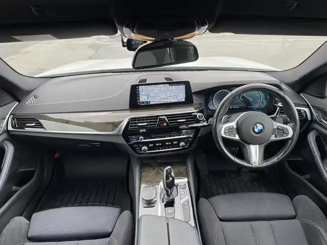 ＢＭＷ ５２３ｄ Mスポーツ 福岡県 2018(平30)年 6.9万km 白 ・アクティブクルーズコントロール/・純正ナビ/Bluetooth/USB/ScreenMirroring/・全方位カメラ/・ドライブレコーダー/・フルセグ/・ミラー型ETC/・純正19AW/・LEDライト/・BLIS
