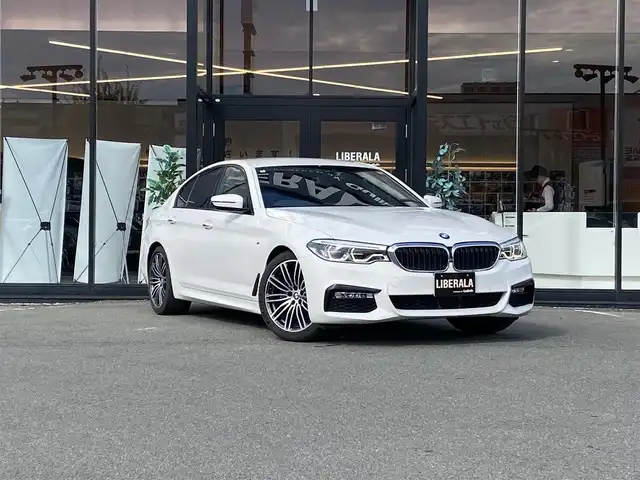 ＢＭＷ ５２３ｄ Mスポーツ 福岡県 2018(平30)年 6.9万km 白 ・アクティブクルーズコントロール/・純正ナビ/Bluetooth/USB/ScreenMirroring/・全方位カメラ/・ドライブレコーダー/・フルセグ/・ミラー型ETC/・純正19AW/・LEDライト/・BLIS
