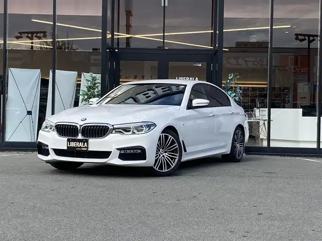 ＢＭＷ ５２３ｄ Mスポーツ 福岡県 2018(平30)年 6.9万km 白 ・アクティブクルーズコントロール/・純正ナビ/Bluetooth/USB/ScreenMirroring/・全方位カメラ/・ドライブレコーダー/・フルセグ/・ミラー型ETC/・純正19AW/・LEDライト/・BLIS