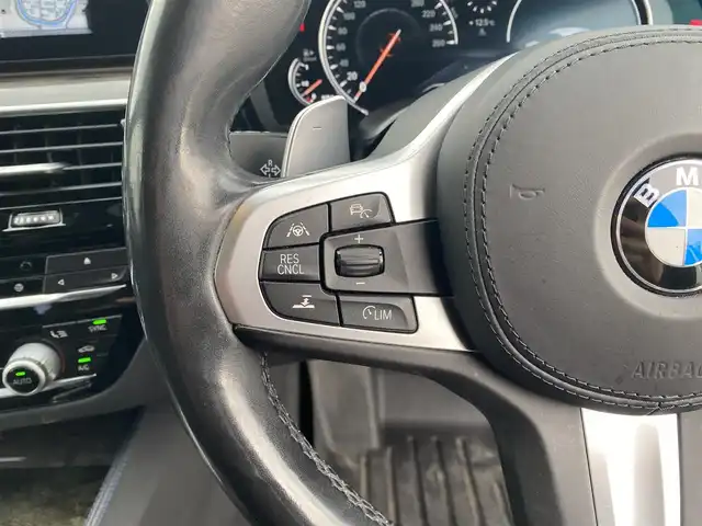 ＢＭＷ ５２３ｄ Mスポーツ 福岡県 2018(平30)年 6.9万km 白 ・アクティブクルーズコントロール/・純正ナビ/Bluetooth/USB/ScreenMirroring/・全方位カメラ/・ドライブレコーダー/・フルセグ/・ミラー型ETC/・純正19AW/・LEDライト/・BLIS