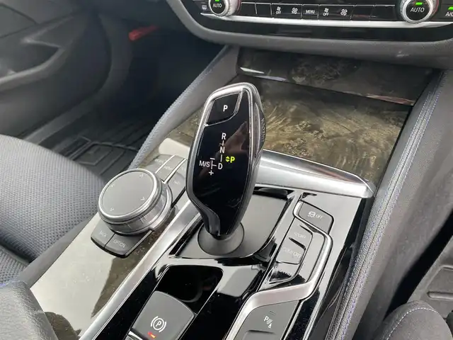 ＢＭＷ ５２３ｄ Mスポーツ 福岡県 2018(平30)年 6.9万km 白 ・アクティブクルーズコントロール/・純正ナビ/Bluetooth/USB/ScreenMirroring/・全方位カメラ/・ドライブレコーダー/・フルセグ/・ミラー型ETC/・純正19AW/・LEDライト/・BLIS