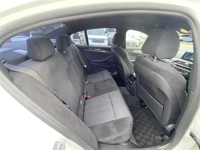 ＢＭＷ ５２３ｄ Mスポーツ 福岡県 2018(平30)年 6.9万km 白 ・アクティブクルーズコントロール/・純正ナビ/Bluetooth/USB/ScreenMirroring/・全方位カメラ/・ドライブレコーダー/・フルセグ/・ミラー型ETC/・純正19AW/・LEDライト/・BLIS