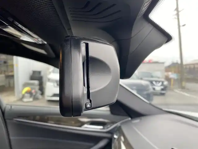 ＢＭＷ ５２３ｄ Mスポーツ 福岡県 2018(平30)年 6.9万km 白 ・アクティブクルーズコントロール/・純正ナビ/Bluetooth/USB/ScreenMirroring/・全方位カメラ/・ドライブレコーダー/・フルセグ/・ミラー型ETC/・純正19AW/・LEDライト/・BLIS