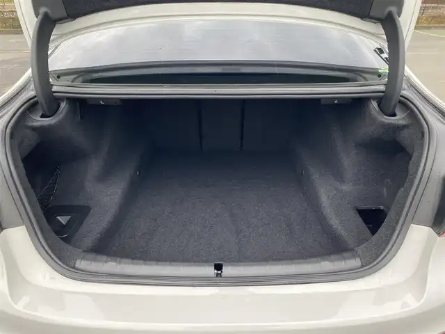 ＢＭＷ ５２３ｄ Mスポーツ 福岡県 2018(平30)年 6.9万km 白 ・アクティブクルーズコントロール/・純正ナビ/Bluetooth/USB/ScreenMirroring/・全方位カメラ/・ドライブレコーダー/・フルセグ/・ミラー型ETC/・純正19AW/・LEDライト/・BLIS