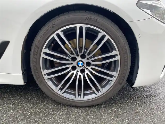 ＢＭＷ ５２３ｄ Mスポーツ 福岡県 2018(平30)年 6.9万km 白 ・アクティブクルーズコントロール/・純正ナビ/Bluetooth/USB/ScreenMirroring/・全方位カメラ/・ドライブレコーダー/・フルセグ/・ミラー型ETC/・純正19AW/・LEDライト/・BLIS