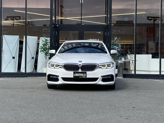 ＢＭＷ ５２３ｄ Mスポーツ 福岡県 2018(平30)年 6.9万km 白 ・アクティブクルーズコントロール/・純正ナビ/Bluetooth/USB/ScreenMirroring/・全方位カメラ/・ドライブレコーダー/・フルセグ/・ミラー型ETC/・純正19AW/・LEDライト/・BLIS