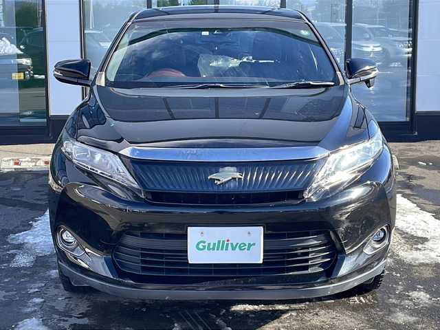 トヨタ ハリアー プレミアム 道東・釧路十勝 2015(平27)年 8.9万km ブラック ・アルパイン7インチナビ(BT/FM/AM/CD/DVD/SD/AUX)/・フルセグTV/・パワーシート/・パワーバックドア/・サンルーフ/・純正エンジンスターター/・ハーフレザーシート/・LEDヘッドライト/・フォグライト/・ドアバイザー/・オートライト/・オートマチックハイビーム/・プリクラッシュセーフティー/・ABS/・横滑り防止機能/・盗難防止装置/・カーテンエアバック/・積み込みサマータイヤ社外AW235/55/R18