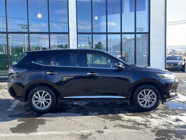 トヨタ ハリアー プレミアム 道東・釧路十勝 2015(平27)年 8.9万km ブラック ・アルパイン7インチナビ(BT/FM/AM/CD/DVD/SD/AUX)/・フルセグTV/・パワーシート/・パワーバックドア/・サンルーフ/・純正エンジンスターター/・ハーフレザーシート/・LEDヘッドライト/・フォグライト/・ドアバイザー/・オートライト/・オートマチックハイビーム/・プリクラッシュセーフティー/・ABS/・横滑り防止機能/・盗難防止装置/・カーテンエアバック/・積み込みサマータイヤ社外AW235/55/R18