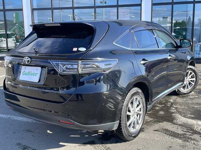 トヨタ ハリアー プレミアム 道東・釧路十勝 2015(平27)年 8.9万km ブラック ・アルパイン7インチナビ(BT/FM/AM/CD/DVD/SD/AUX)/・フルセグTV/・パワーシート/・パワーバックドア/・サンルーフ/・純正エンジンスターター/・ハーフレザーシート/・LEDヘッドライト/・フォグライト/・ドアバイザー/・オートライト/・オートマチックハイビーム/・プリクラッシュセーフティー/・ABS/・横滑り防止機能/・盗難防止装置/・カーテンエアバック/・積み込みサマータイヤ社外AW235/55/R18