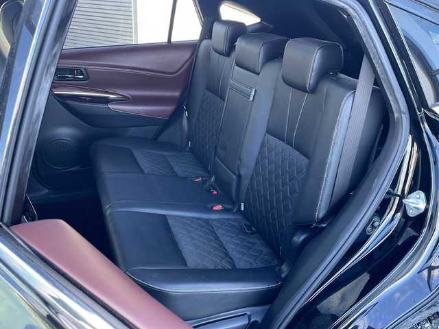 トヨタ ハリアー プレミアム 道東・釧路十勝 2015(平27)年 8.9万km ブラック ・アルパイン7インチナビ(BT/FM/AM/CD/DVD/SD/AUX)/・フルセグTV/・パワーシート/・パワーバックドア/・サンルーフ/・純正エンジンスターター/・ハーフレザーシート/・LEDヘッドライト/・フォグライト/・ドアバイザー/・オートライト/・オートマチックハイビーム/・プリクラッシュセーフティー/・ABS/・横滑り防止機能/・盗難防止装置/・カーテンエアバック/・積み込みサマータイヤ社外AW235/55/R18