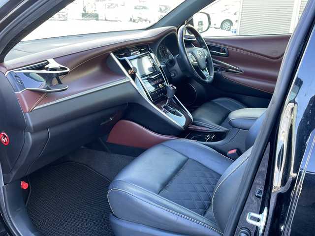 トヨタ ハリアー プレミアム 道東・釧路十勝 2015(平27)年 8.9万km ブラック ・アルパイン7インチナビ(BT/FM/AM/CD/DVD/SD/AUX)/・フルセグTV/・パワーシート/・パワーバックドア/・サンルーフ/・純正エンジンスターター/・ハーフレザーシート/・LEDヘッドライト/・フォグライト/・ドアバイザー/・オートライト/・オートマチックハイビーム/・プリクラッシュセーフティー/・ABS/・横滑り防止機能/・盗難防止装置/・カーテンエアバック/・積み込みサマータイヤ社外AW235/55/R18