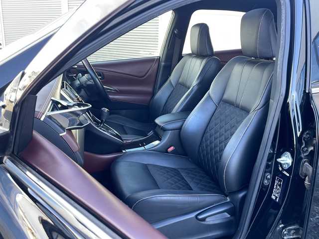 トヨタ ハリアー プレミアム 道東・釧路十勝 2015(平27)年 8.9万km ブラック ・アルパイン7インチナビ(BT/FM/AM/CD/DVD/SD/AUX)/・フルセグTV/・パワーシート/・パワーバックドア/・サンルーフ/・純正エンジンスターター/・ハーフレザーシート/・LEDヘッドライト/・フォグライト/・ドアバイザー/・オートライト/・オートマチックハイビーム/・プリクラッシュセーフティー/・ABS/・横滑り防止機能/・盗難防止装置/・カーテンエアバック/・積み込みサマータイヤ社外AW235/55/R18