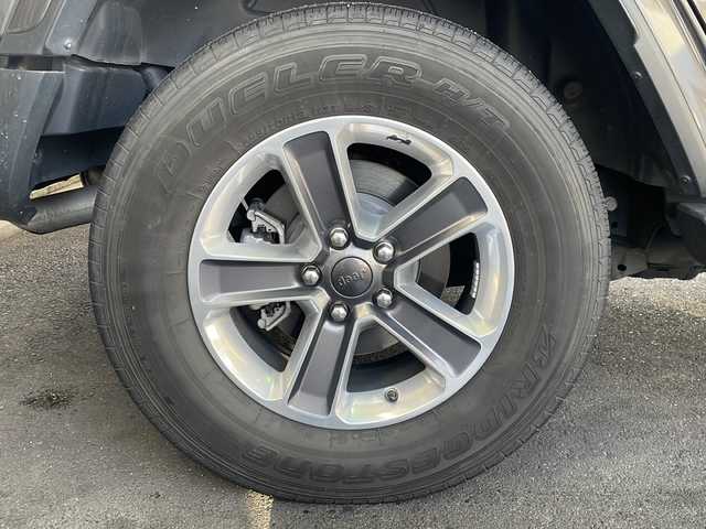 クライスラー・ジープ ジープ ラングラー アンリミテッド サハラ 京都府 2020(令2)年 4.6万km グラニトクリスタル ワンオーナー/純正メモリナビ/バックカメラ/レーダークルーズコントロール/レーンキープアシスト/衝突軽減システム/コーナーセンサー前後/ヒーテッドドアミラー/ステアリングヒーター/前席シートヒーター/フォグランプ/純正18インチAW/ドライブレコーダー前後/LEDヘッドライト/ETC2.0/保証書/取扱説明書/スペアキー有