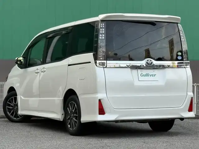 トヨタ ヴォクシー ZS 千葉県 2014(平26)年 8.3万km ホワイトパールクリスタルシャイン 車検R9年8月/純正フルセグナビ(NSZT-Y64T)/片側パワースライド/ＥＴＣ/ステアリングスイッチ/デュアルエアコン/オートライト/ステアリングスイッチ/アイドリングストップ/横揺れ防止装置/フロアマット/後席サンシェード