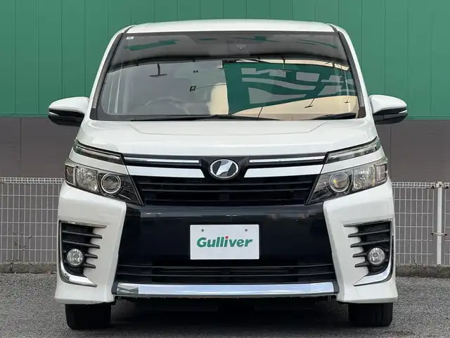 トヨタ ヴォクシー ZS 千葉県 2014(平26)年 8.3万km ホワイトパールクリスタルシャイン 車検R9年8月/純正フルセグナビ(NSZT-Y64T)/片側パワースライド/ＥＴＣ/ステアリングスイッチ/デュアルエアコン/オートライト/ステアリングスイッチ/アイドリングストップ/横揺れ防止装置/フロアマット/後席サンシェード