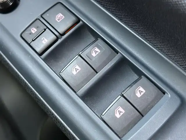 トヨタ ヴォクシー ZS 千葉県 2014(平26)年 8.3万km ホワイトパールクリスタルシャイン 車検R9年8月/純正フルセグナビ(NSZT-Y64T)/片側パワースライド/ＥＴＣ/ステアリングスイッチ/デュアルエアコン/オートライト/ステアリングスイッチ/アイドリングストップ/横揺れ防止装置/フロアマット/後席サンシェード