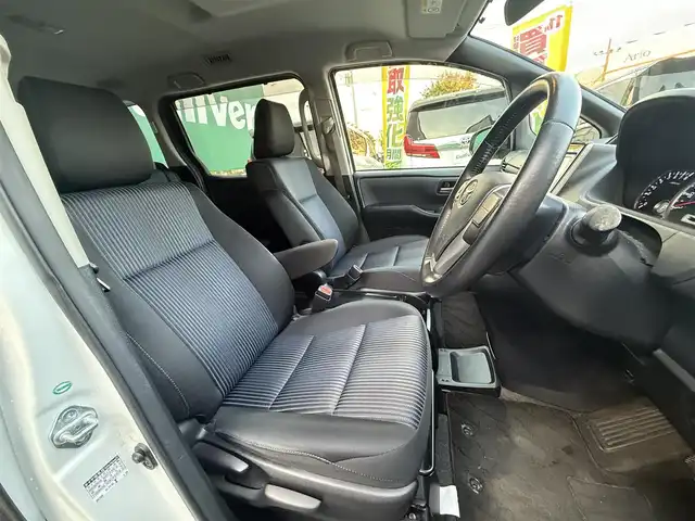 トヨタ ヴォクシー ZS 千葉県 2014(平26)年 8.3万km ホワイトパールクリスタルシャイン 車検R9年8月/純正フルセグナビ(NSZT-Y64T)/片側パワースライド/ＥＴＣ/ステアリングスイッチ/デュアルエアコン/オートライト/ステアリングスイッチ/アイドリングストップ/横揺れ防止装置/フロアマット/後席サンシェード