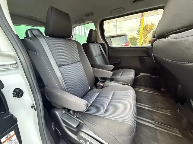 トヨタ ヴォクシー ZS 千葉県 2014(平26)年 8.3万km ホワイトパールクリスタルシャイン 車検R9年8月/純正フルセグナビ(NSZT-Y64T)/片側パワースライド/ＥＴＣ/ステアリングスイッチ/デュアルエアコン/オートライト/ステアリングスイッチ/アイドリングストップ/横揺れ防止装置/フロアマット/後席サンシェード