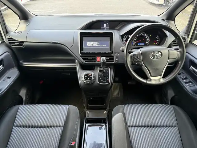 トヨタ ヴォクシー ZS 千葉県 2014(平26)年 8.3万km ホワイトパールクリスタルシャイン 車検R9年8月/純正フルセグナビ(NSZT-Y64T)/片側パワースライド/ＥＴＣ/ステアリングスイッチ/デュアルエアコン/オートライト/ステアリングスイッチ/アイドリングストップ/横揺れ防止装置/フロアマット/後席サンシェード