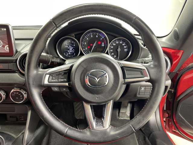 マツダ ロードスター S スペシャルパッケージ 神奈川県 2017(平29)年 3.5万km ソウルレッドプレミアムメタリック ワンオーナー車/純正マツダコネクトナビ/Bluetooth・CD・DVD・USB・フルセグTV/レザーシートカバー付/ブラインドスポットモニター/バックカメラ/スペアキー1本/前側ドライブレコーダー/ETC/純正フロアマット/LEDヘッドライト/オートライト/純正16インチアルミホイール/横滑り防止装置/盗難防止装置/アダプティブフロントライティングシステム/取扱説明書/保証書