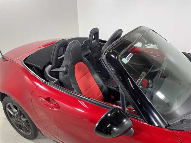 マツダ ロードスター S スペシャルパッケージ 神奈川県 2017(平29)年 3.5万km ソウルレッドプレミアムメタリック ワンオーナー車/純正マツダコネクトナビ/Bluetooth・CD・DVD・USB・フルセグTV/レザーシートカバー付/ブラインドスポットモニター/バックカメラ/スペアキー1本/前側ドライブレコーダー/ETC/純正フロアマット/LEDヘッドライト/オートライト/純正16インチアルミホイール/横滑り防止装置/盗難防止装置/アダプティブフロントライティングシステム/取扱説明書/保証書