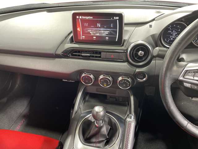 マツダ ロードスター S スペシャルパッケージ 神奈川県 2017(平29)年 3.5万km ソウルレッドプレミアムメタリック ワンオーナー車/純正マツダコネクトナビ/Bluetooth・CD・DVD・USB・フルセグTV/レザーシートカバー付/ブラインドスポットモニター/バックカメラ/スペアキー1本/前側ドライブレコーダー/ETC/純正フロアマット/LEDヘッドライト/オートライト/純正16インチアルミホイール/横滑り防止装置/盗難防止装置/アダプティブフロントライティングシステム/取扱説明書/保証書