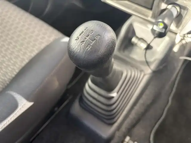 スズキ ジムニー XC 愛知県 2010(平22)年 9.3万km ノクターンブルーパール 4WD/5速MT/ETC/ポータブルナビ/カーオーディオFM/AM/純正アルミホイール/純正フロアマット/背面タイヤ/ルーフレール/パワーウインドウ/パワーステアリング/スペアキー/ABS