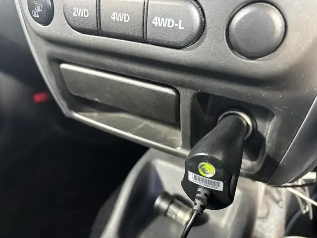 スズキ ジムニー XC 愛知県 2010(平22)年 9.3万km ノクターンブルーパール 4WD/5速MT/ETC/ポータブルナビ/カーオーディオFM/AM/純正アルミホイール/純正フロアマット/背面タイヤ/ルーフレール/パワーウインドウ/パワーステアリング/スペアキー/ABS