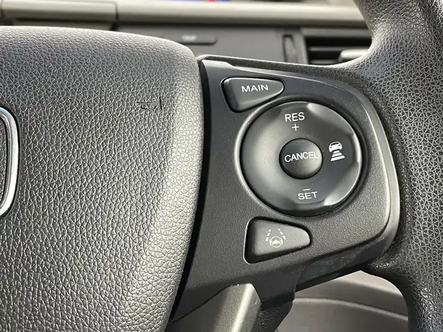 ホンダ フリード G ホンダセンシング 福岡県 2017(平29)年 6.4万km クリスタルブラックパール フリップダウンモニター　/純正ナビ（フルセグＴＶ）　/バックカメラ　/ＥＴＣ　/ホンダセンシング　/アダプティブクルコン　/コーナーセンサー　/衝突被害軽減　/レーンキープ　/両側電動スライドドア　/ＬＥＤヘッドライト