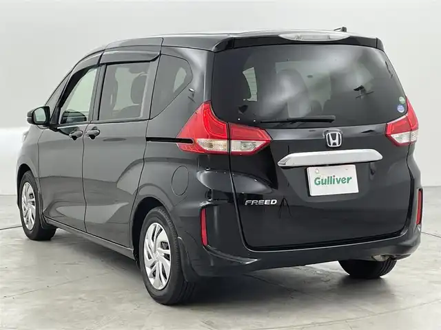 ホンダ フリード G ホンダセンシング 福岡県 2017(平29)年 6.4万km クリスタルブラックパール フリップダウンモニター　/純正ナビ（フルセグＴＶ）　/バックカメラ　/ＥＴＣ　/ホンダセンシング　/アダプティブクルコン　/コーナーセンサー　/衝突被害軽減　/レーンキープ　/両側電動スライドドア　/ＬＥＤヘッドライト