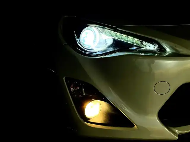 トヨタ ８６ GT 群馬県 2014(平26)年 6万km サテンホワイトパール 純正7インチナビ/(AM/FM/Bluetooth/フルセグTV/CD/DSVD)/LEDヘッドランプ(オートレベリング機能付)/パドルシフト/ETC/社外前後方ドライブレコーダー/リヤスポイラー/電動格納ミラー/純正17インチアルミホイール/プッシュスタート/スマートキー/スペアキー有
