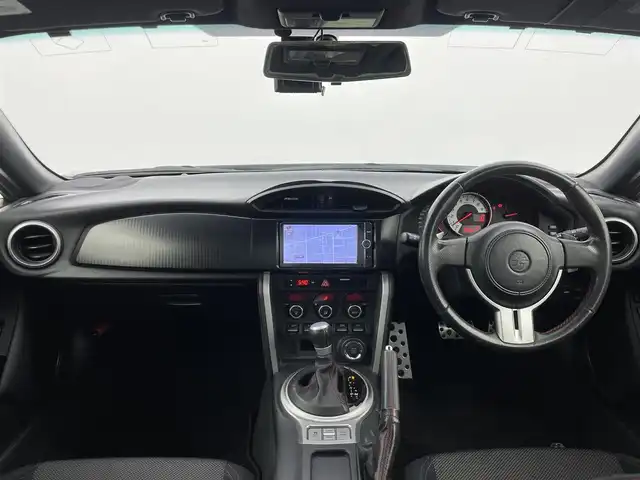 トヨタ ８６ GT 群馬県 2014(平26)年 6万km サテンホワイトパール 純正7インチナビ/(AM/FM/Bluetooth/フルセグTV/CD/DSVD)/LEDヘッドランプ(オートレベリング機能付)/パドルシフト/ETC/社外前後方ドライブレコーダー/リヤスポイラー/電動格納ミラー/純正17インチアルミホイール/プッシュスタート/スマートキー/スペアキー有