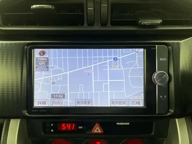 トヨタ ８６ GT 群馬県 2014(平26)年 6万km サテンホワイトパール 純正7インチナビ/(AM/FM/Bluetooth/フルセグTV/CD/DSVD)/LEDヘッドランプ(オートレベリング機能付)/パドルシフト/ETC/社外前後方ドライブレコーダー/リヤスポイラー/電動格納ミラー/純正17インチアルミホイール/プッシュスタート/スマートキー/スペアキー有