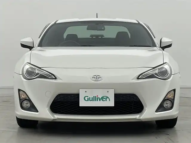 トヨタ ８６ GT 群馬県 2014(平26)年 6万km サテンホワイトパール 純正7インチナビ/(AM/FM/Bluetooth/フルセグTV/CD/DSVD)/LEDヘッドランプ(オートレベリング機能付)/パドルシフト/ETC/社外前後方ドライブレコーダー/リヤスポイラー/電動格納ミラー/純正17インチアルミホイール/プッシュスタート/スマートキー/スペアキー有