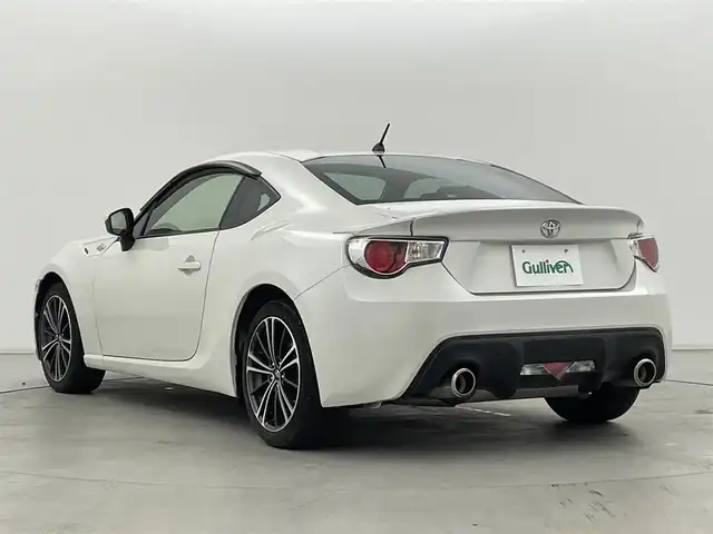 トヨタ ８６ GT 群馬県 2014(平26)年 6万km サテンホワイトパール 純正7インチナビ/(AM/FM/Bluetooth/フルセグTV/CD/DSVD)/LEDヘッドランプ(オートレベリング機能付)/パドルシフト/ETC/社外前後方ドライブレコーダー/リヤスポイラー/電動格納ミラー/純正17インチアルミホイール/プッシュスタート/スマートキー/スペアキー有