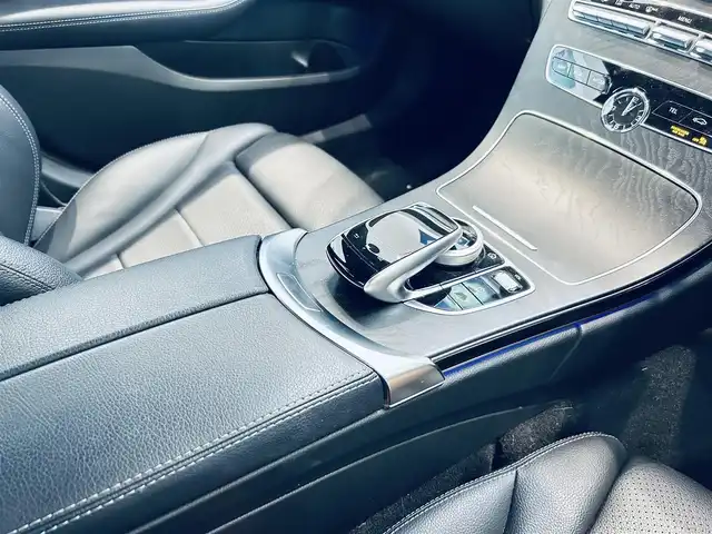メルセデス・ベンツ Ｃ２２０ｄ アバンギャルド　AMGライン 大阪府 2019(令1)年 3.9万km ポーラホワイト レーダーセーフティ/黒革/メモリ付きパワーシート/シートヒーター/純正ナビ/TV/バックカメラ/applecarplay/ACC/ブラインドスポット/純正18インチAW/LEDヘッドライト/アンビエントライト